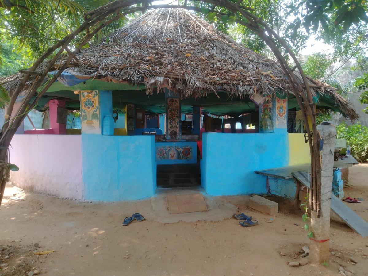 Goldengarden Cottages Hampi Exterior photo