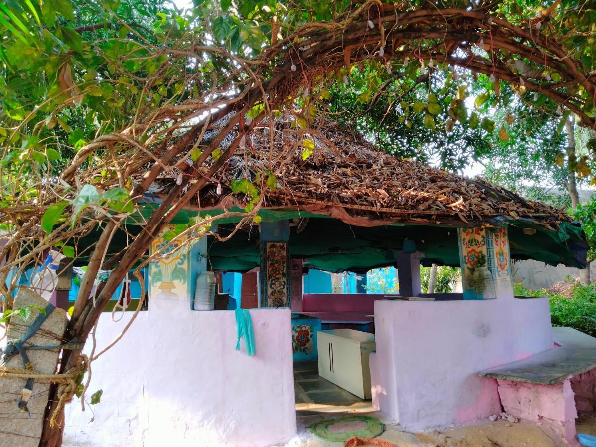 Goldengarden Cottages Hampi Exterior photo