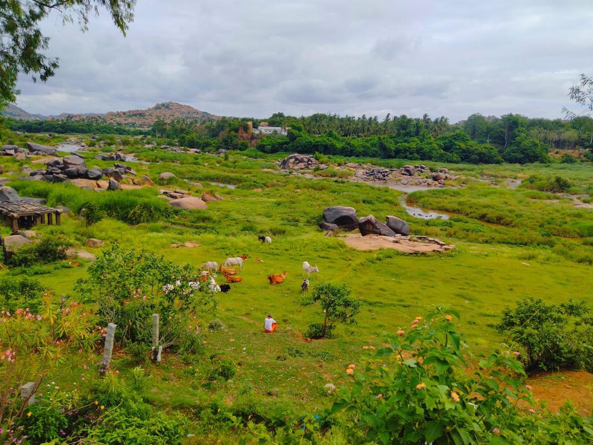 Goldengarden Cottages Hampi Exterior photo