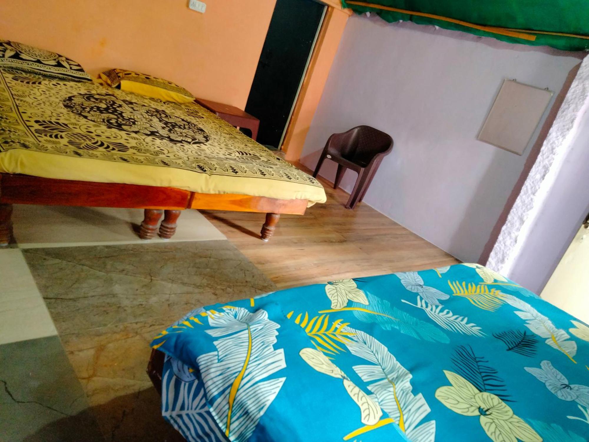 Goldengarden Cottages Hampi Room photo